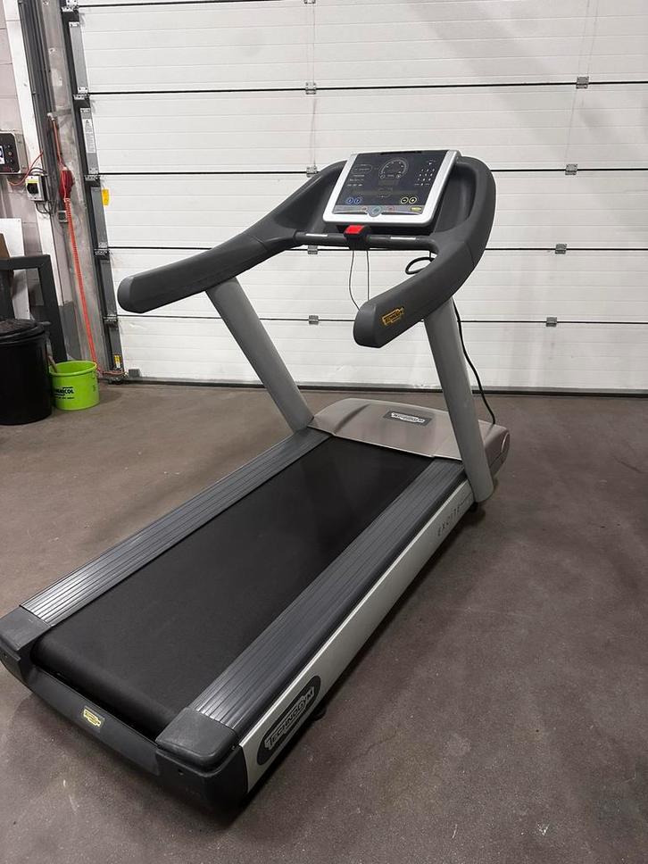 Technogym Run Excite 700 Classic Loopband met Led Scherm, Sport en Fitness, Fitnessmaterialen, Gebruikt, Overige typen, Ophalen
