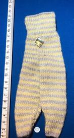 Handgebreide  Broek voor barbie of klein popje, Verzamelen, Ophalen, Zo goed als nieuw, Kleertjes