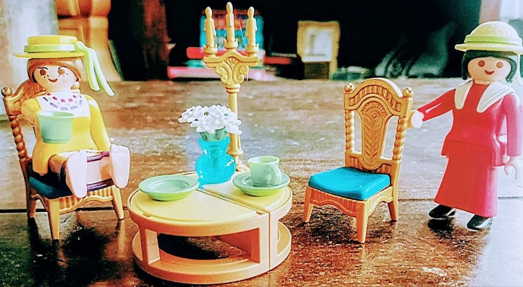 Twee Vrouwen Gezamenlijk Thee Drinken Met Kandelaar, Kinderen en Baby's, Ophalen of Verzenden, Gebruikt, Los playmobil