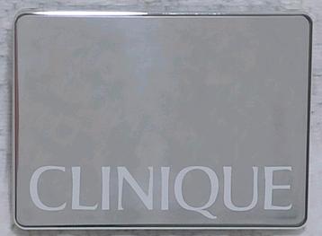 Clinique All About Eyeshadow Trio Limited Edition Palette beschikbaar voor biedingen