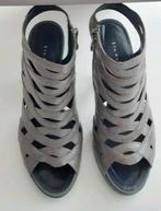 Hakken - pumps - leer -cindy crawford- open teen en hiel, Ophalen of Verzenden, Zo goed als nieuw, Grijs