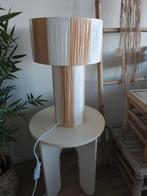 Te gekke schemerlamp van raffia, Ophalen