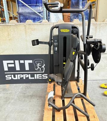 Technogym Vertical Traction Pro 900 Selection Line Unity  beschikbaar voor biedingen