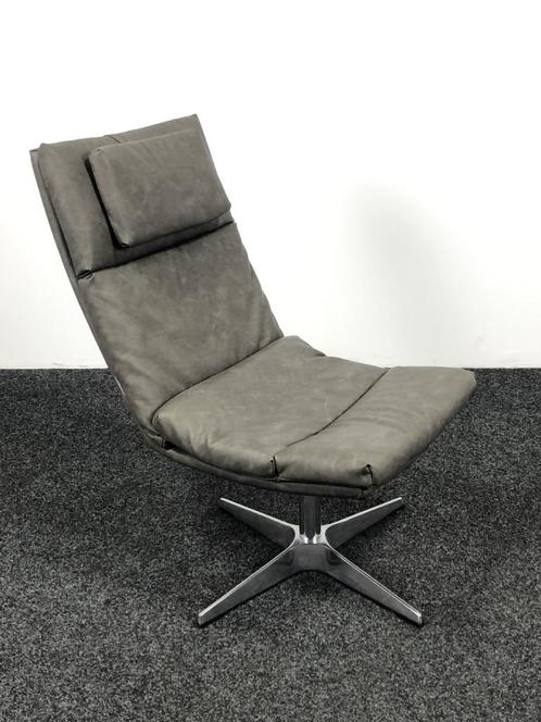 Zuiver Lounge Chill Chair, Huis en Inrichting, Fauteuils, Gebruikt, Ophalen