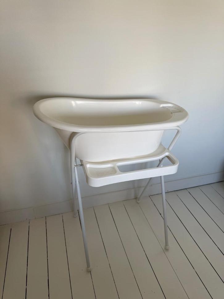 kinderbadje/ babybadje met standaard, Kinderen en Baby's, Badjes en Verzorging, Zo goed als nieuw, Badje, Prenatal, Standaard