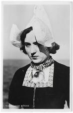 Volendam  Klederdacht  Ongelopen Ansichtkaart ( B6619 ), Ophalen of Verzenden, 1960 tot 1980, Ongelopen, Noord-Holland