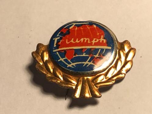 Metalen TRIUMPH Auto en Motormerk Speld (Rood/Blauw/Wit)., Verzamelen, Speldjes, Pins en Buttons, Zo goed als nieuw, Speldje of Pin