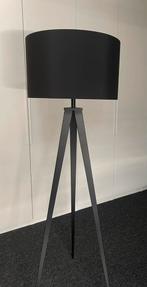 Zuiver driepoot staande lamp, Ophalen of Verzenden, Zo goed als nieuw, Stof, 150 tot 200 cm