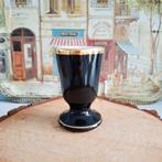 Pillivuyt France, mok op voet, zwart met goud, Antiek en Kunst, Ophalen of Verzenden