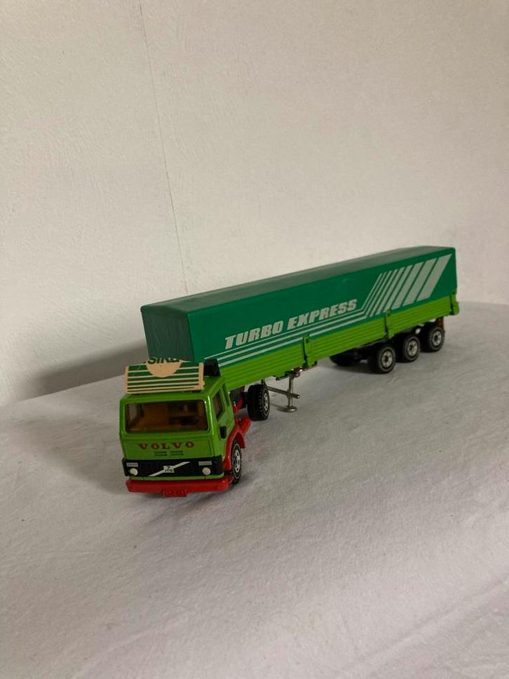 Volvo Truck met Oplegger - Model, Hobby en Vrije tijd, Modelbouw | Auto's en Voertuigen, Gebruikt, Truck, 1:50 of kleiner, Overige merken