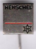 Henschel zilverkleurig tractor speldje ( E_005 ), Verzamelen, Speldjes, Pins en Buttons, Verzenden, Nieuw, Transport, Speldje of Pin