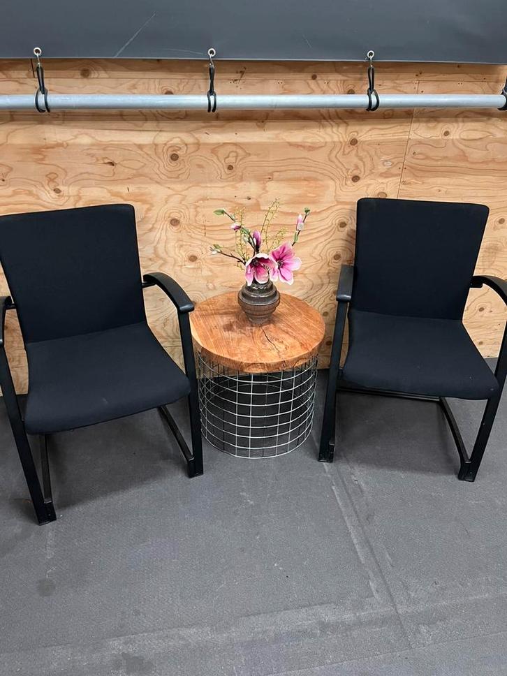 Kinnarps Arcus vergaderstoel (2 stuks), Huis en Inrichting, Stoelen, Zo goed als nieuw, Twee, Metaal, Stof, Zwart, Ophalen