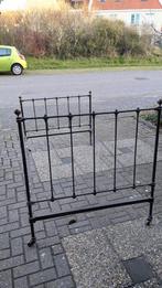 Metalen spijlenbed, Ophalen