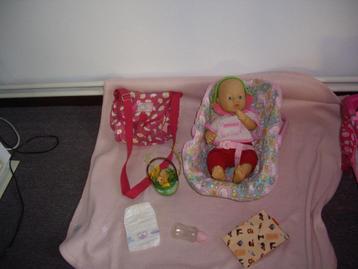 new Born babypop met verzorgingstas+maxicosi beschikbaar voor biedingen