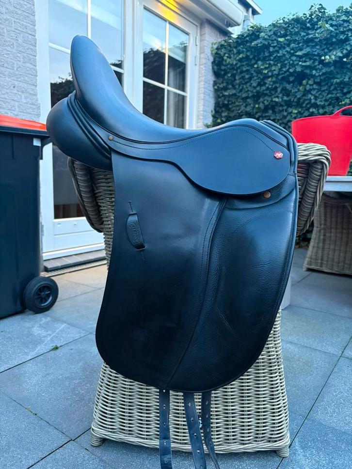 Albion dressuurzadel 17 inch boommaat M, Dieren en Toebehoren, Paarden en Pony's | Zadels, Zo goed als nieuw, Dressuur, Ophalen