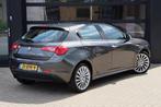 Alfa Romeo Giulietta 1.4 T Distinctive | NAP | Automaat | Cl, 4 cilinders, Leder en Stof, Origineel Nederlands, Bedrijf