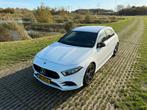 Mercedes-Benz A200 A Klasse A 200 Amg Night Pakket, Auto's, Mercedes-Benz, 15 km/l, 4 cilinders, Alcantara, Bedrijf
