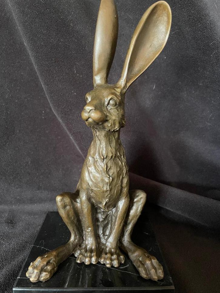 Bronzen zittende haas, Milo. Gedetailleerd zuiver brons, Antiek en Kunst, Kunst | Beelden en Houtsnijwerken, Ophalen of Verzenden