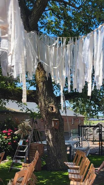 Slingers van stof (180 meter) beschikbaar voor biedingen