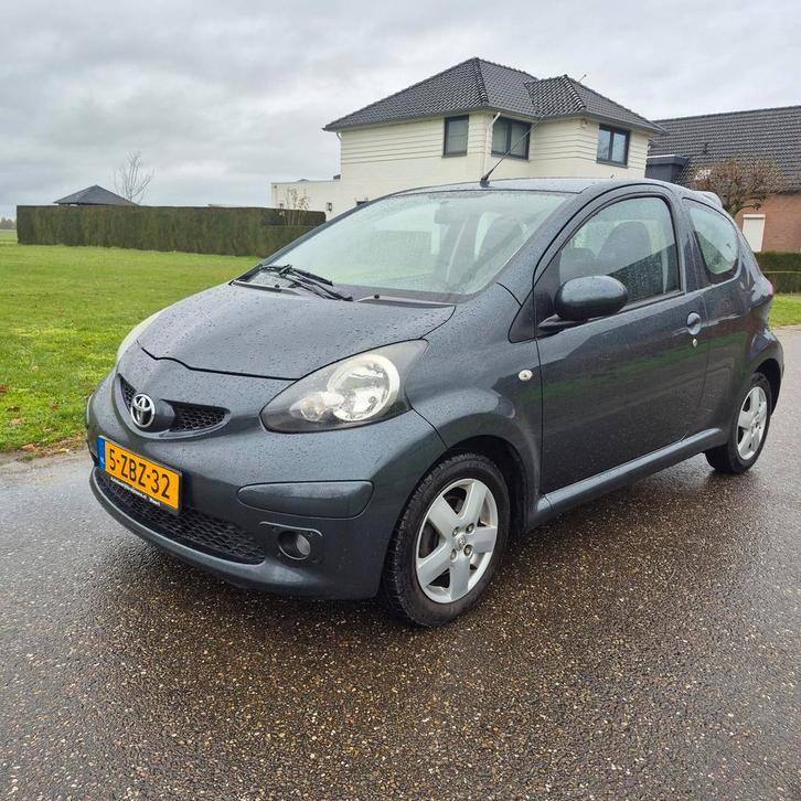Toyota Aygo 1.0 12V Vvt-i 3DRS MMT 2009 Grijs, Auto's, Toyota, Bedrijf, Aygo, Benzine, A, Hatchback, Handgeschakeld, Geïmporteerd
