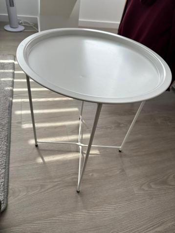 I’m selling furniture, because I’m leaving the country beschikbaar voor biedingen