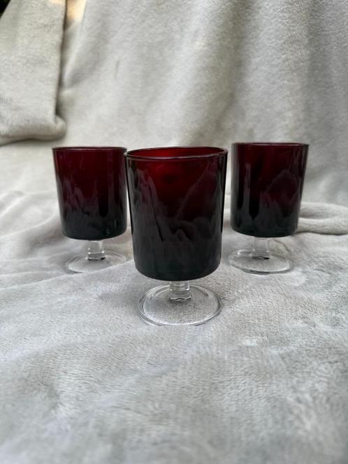Set van 3 Ruby Red likeurglazen Luminarc Frankrijk, Verzamelen, Glas en Borrelglaasjes, Zo goed als nieuw, Overige typen, Ophalen of Verzenden