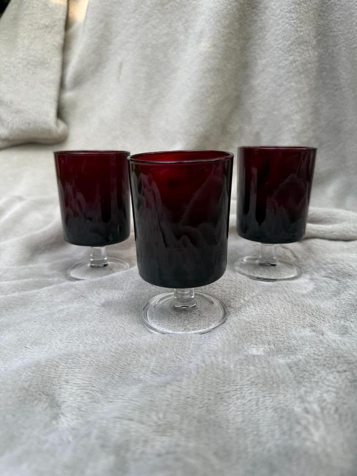Set van 3 Ruby Red likeurglazen Luminarc Frankrijk, Verzamelen, Glas en Borrelglaasjes, Zo goed als nieuw, Overige typen, Ophalen of Verzenden