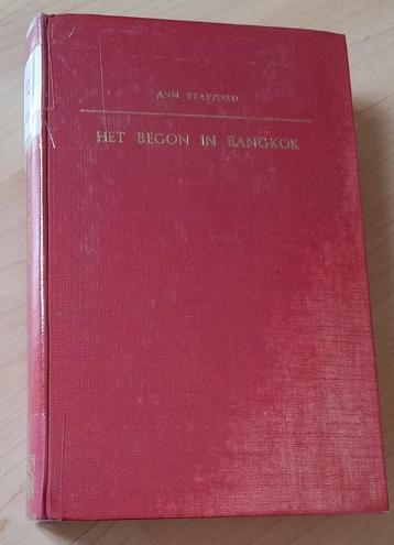 HET BEGON IN BANGKOK Ann Stafford beschikbaar voor biedingen