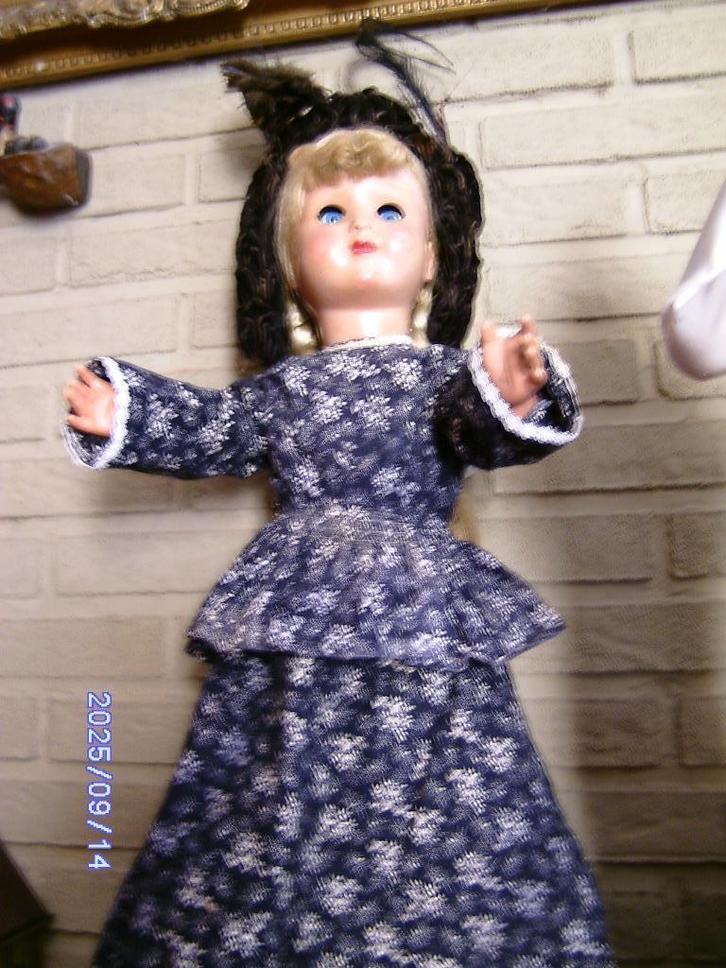 pop 60 cm ouderwets gekleed antiek hoedje zwart, Antiek en Kunst, Curiosa en Brocante, Verzenden
