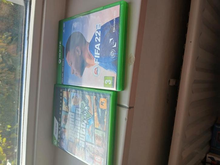Gta V en Fifa 22, Spelcomputers en Games, Games | Xbox One, Zo goed als nieuw, Sport, 3 spelers of meer, Vanaf 3 jaar, Ophalen of Verzenden