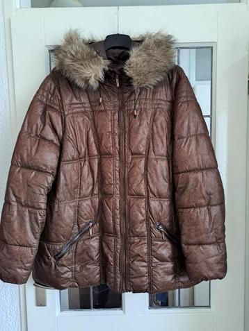 Fijne warme bruine winterjas maat 50 beschikbaar voor biedingen