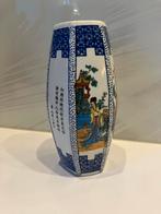 Antieke Chinese vaas met blauwe decoratie, Ophalen of Verzenden