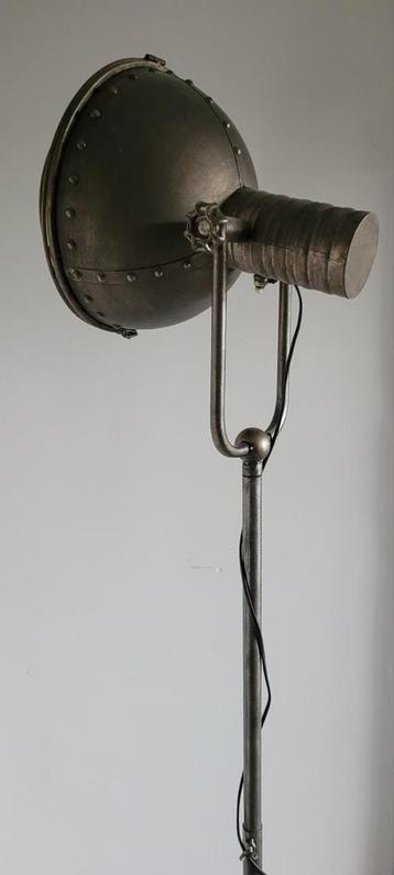 Staande lamp industrieel.