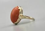 Gouden Vintage ring met bloedkoraal. 2025/779.