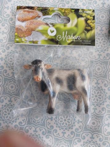 Koeien paarden voor de tuinbaan. beschikbaar voor biedingen