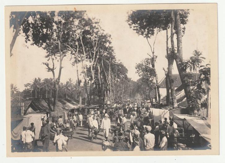 Pasar vermoedelijk op Java Nederlands-Indië oude foto, Verzamelen, Foto's en Prenten, Gebruikt, Foto, Buitenland, Voor 1940, Verzenden