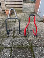 Nog 2 Paddock Motor Standers/Z.g.a.n grijze +rode beschadigd, Ophalen, Gebruikt