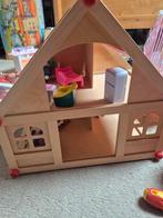Houten Poppenhuis met Meubels, Kinderen en Baby's, Speelgoed | Poppenhuizen, Ophalen of Verzenden, Gebruikt, Poppenhuis