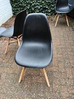 Zwarte design stoelen met houten poten, Hout, Gebruikt, Zwart, Ophalen of Verzenden