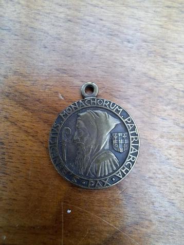 Antieke Benedictus Medaille beschikbaar voor biedingen