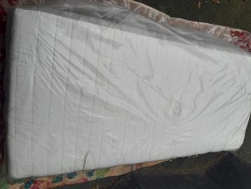 Ikea Malvik middelharde Foammatras Nieuw, 90 x 200 beschikbaar voor biedingen