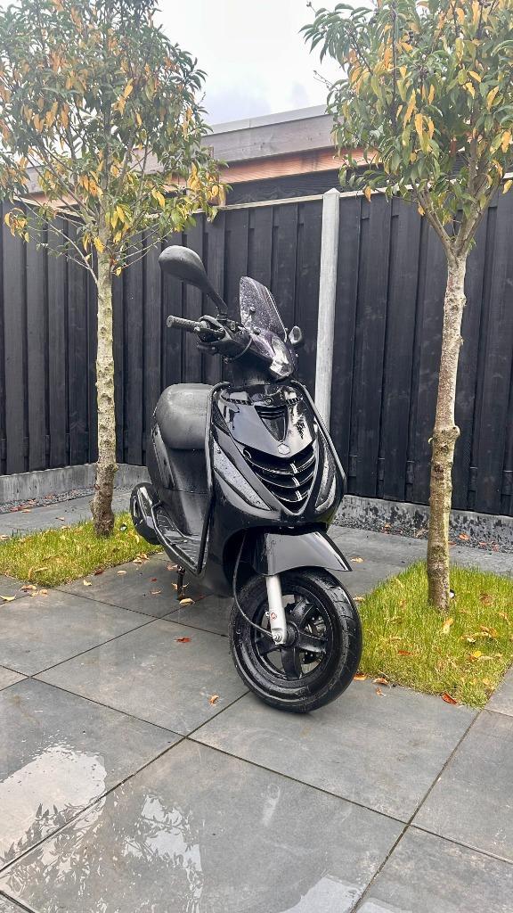 Piaggio Zip 4T (2020) – 1e eigenaar, Fietsen en Brommers, Scooters | Piaggio, Zo goed als nieuw, Zip, Maximaal 45 km/u, Benzine