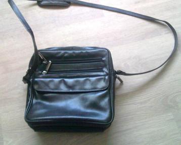 Vintage zwart leren Messenger tas ca. 24x24CM beschikbaar voor biedingen