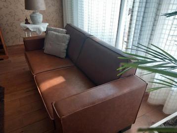 Nieuwe cognac kleurige bank van kunstleer, 2 zitter Ehv beschikbaar voor biedingen