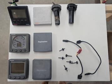 Diverse Autohelm Raymarine displays  beschikbaar voor biedingen