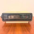 VINTAGE FLIP KLOK WEKKERRADIO BEATON RSL80 FM 1970 SOACE AGE, Antiek en Kunst, Verzenden