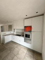 Nette keuken met A-merk apparatuur te koop, Huis en Inrichting, Keuken | Complete keukens, Ophalen, Gebruikt, Wit, Hoekkeuken