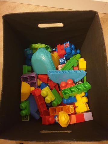 Mega Bloks Bouwstenen met Tafel beschikbaar voor biedingen