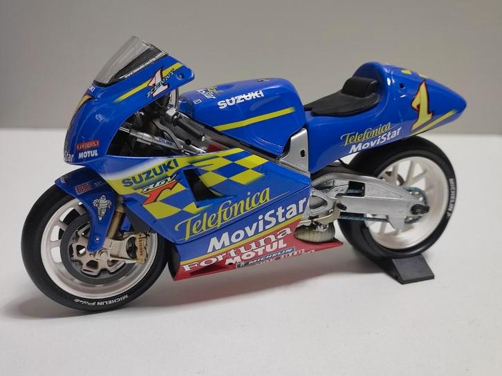 Minichamps: Suzuki RGV 500 - Kenny Roberts Jr. - GP500 2001, Hobby en Vrije tijd, Modelauto's | 1:5 tot 1:12, Zo goed als nieuw