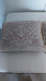 3 Stuks mooie sierkussen - Beige met sierlijke details, Ophalen, Zo goed als nieuw, Beige, Vierkant